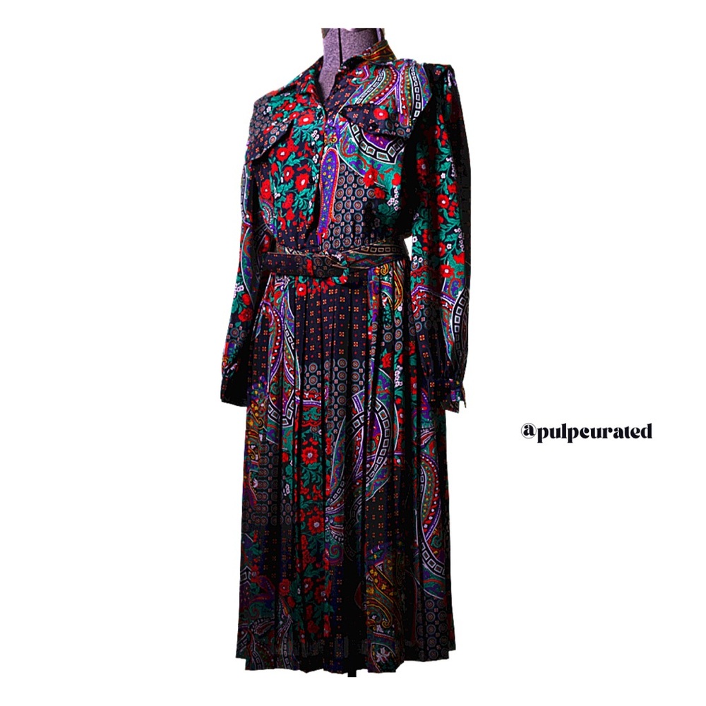 Mid-century dress / Pleated Dress / 1970s / Pocket Dress / Tea Length Dress